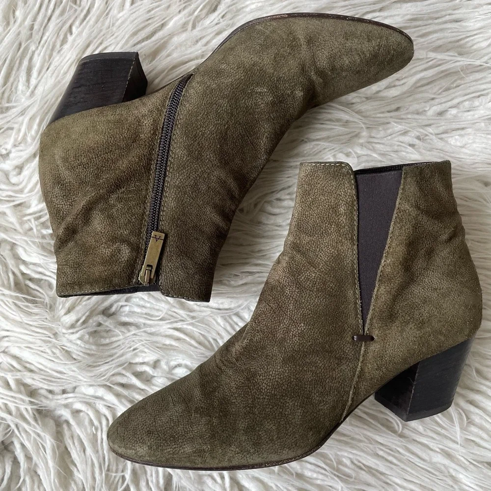 Aquatalia Florine Olive Green Suede Block Heeled Chelsea Ankle Bootie Size 9
